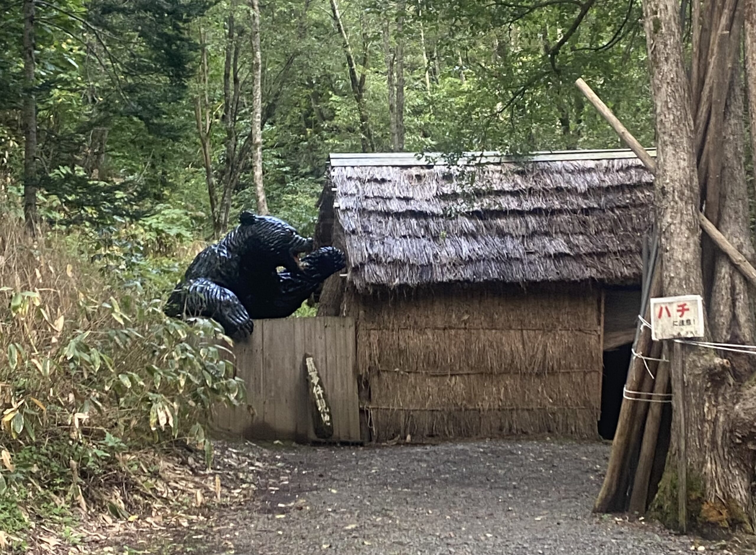 A large bear model and a traditional Japanese house