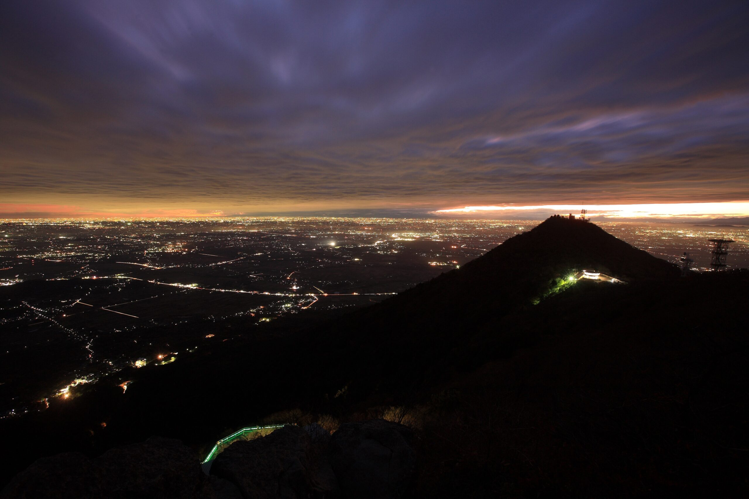 You can see it from the mountain in the evening.