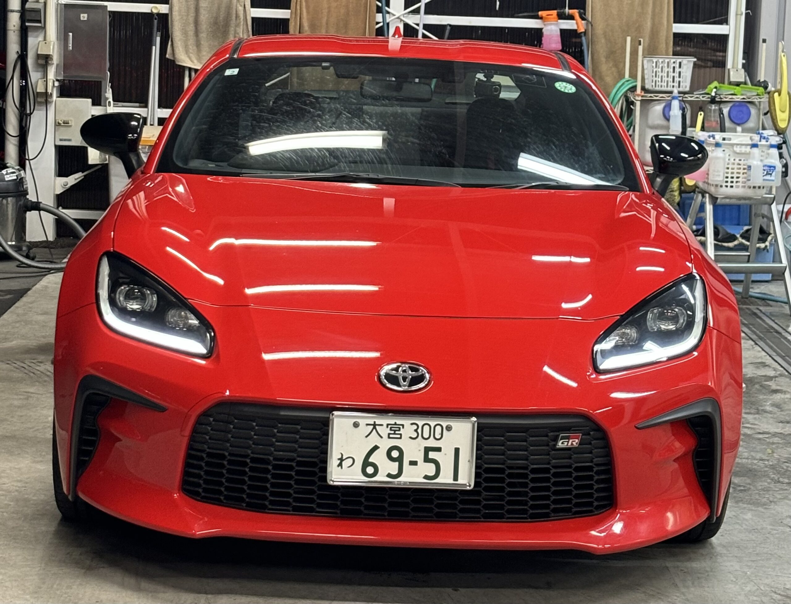 Red Toyota GR86 front view with Japanese plate