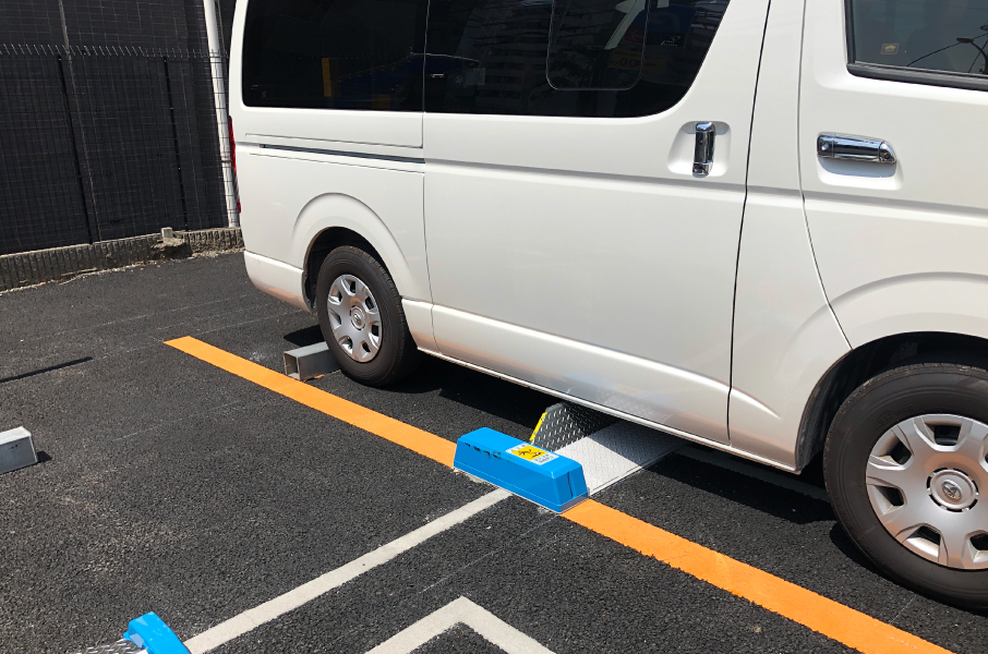 Vehicle wheel lock system installed on white van tire